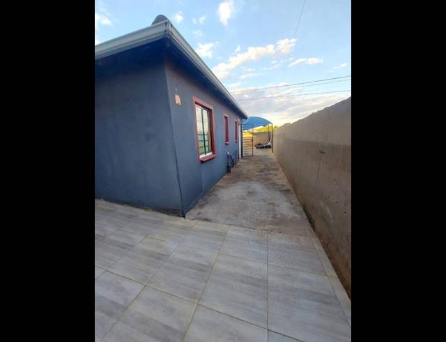 2 BEDROOM HOUSE FOR SALE IN PROTEA GLEN
